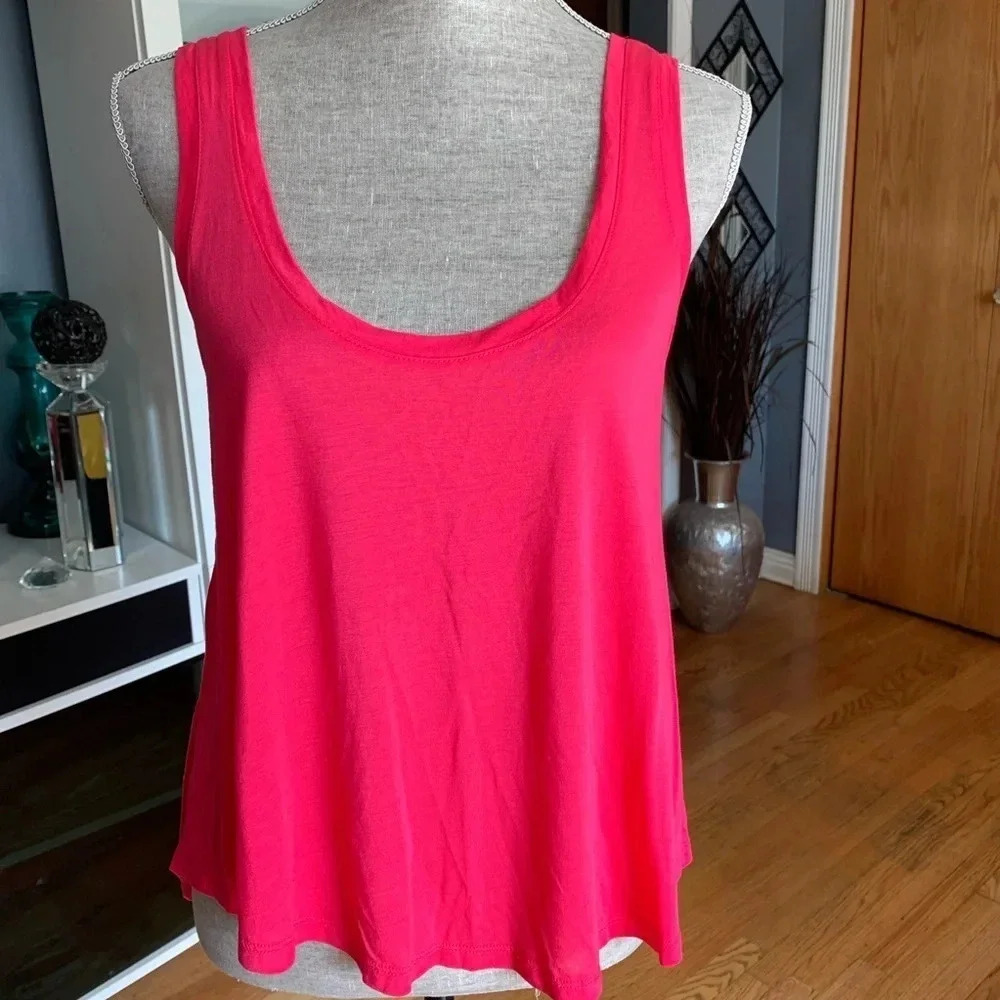 **NEW Eyelash Couture Sleeveless High Low Tank Top
